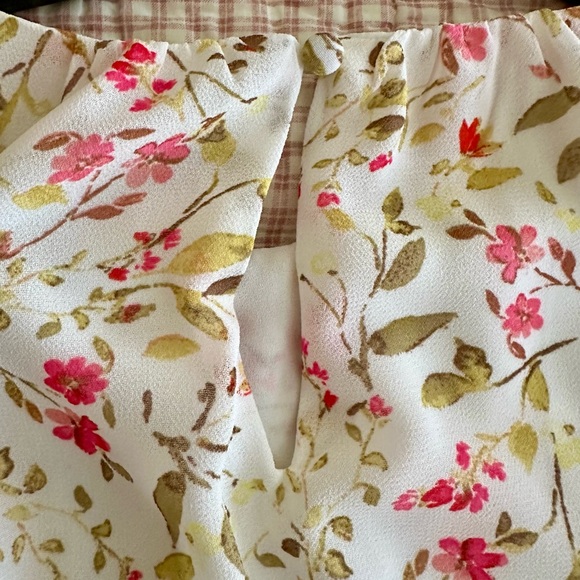 CeCe Tulip Fields Floral Blouse - Picture 8 of 13